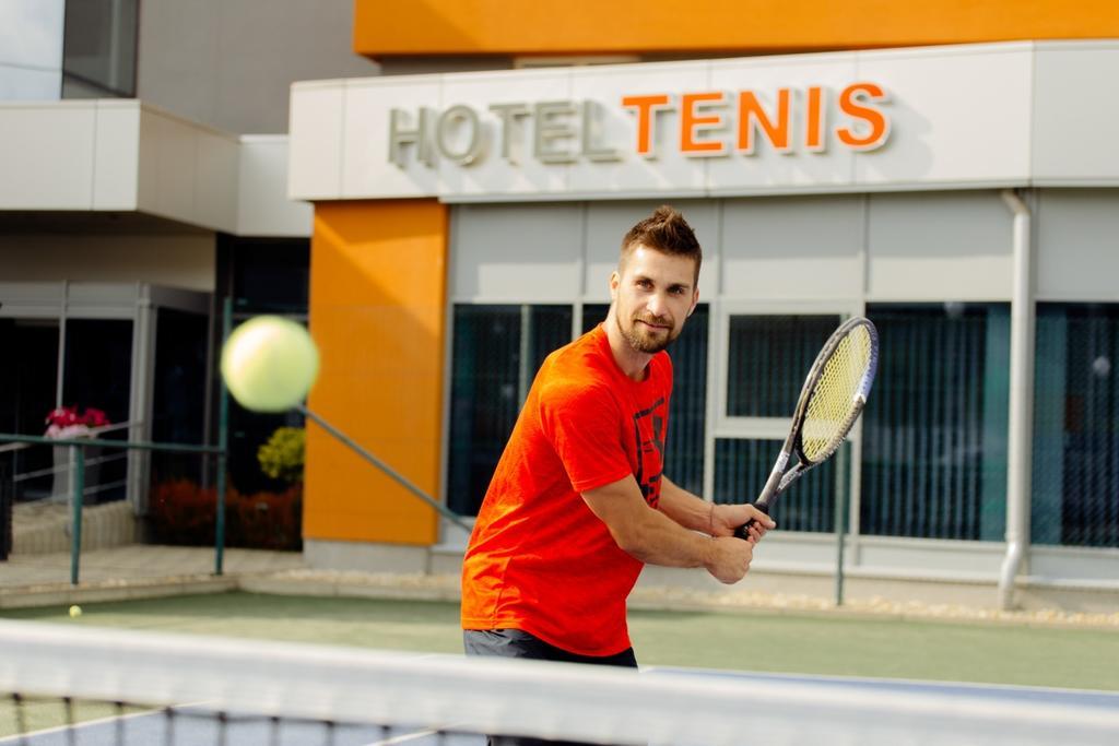 Hotel Tenis Zvolen Exterior photo